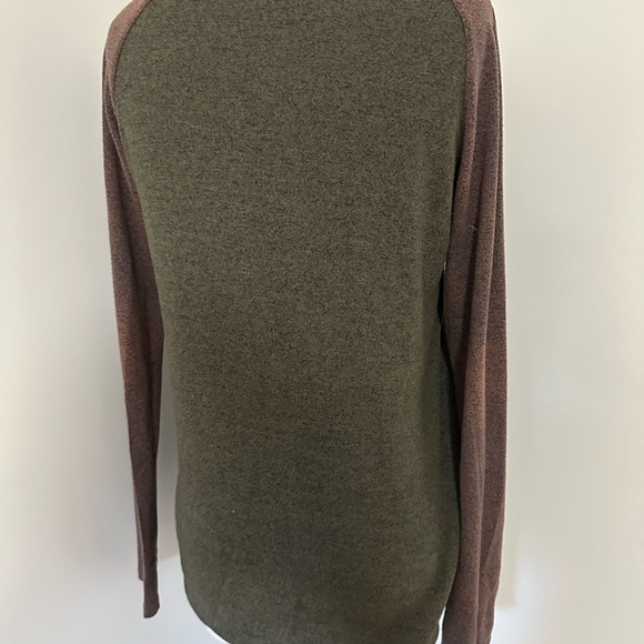 Women’s Wrangler Saguaro Sequin cactus pullover w/raglan sleeves. Mix colors. - Picture 7 of 8